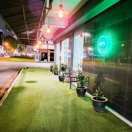 Lovita Hotel Куантан Екстериор снимка