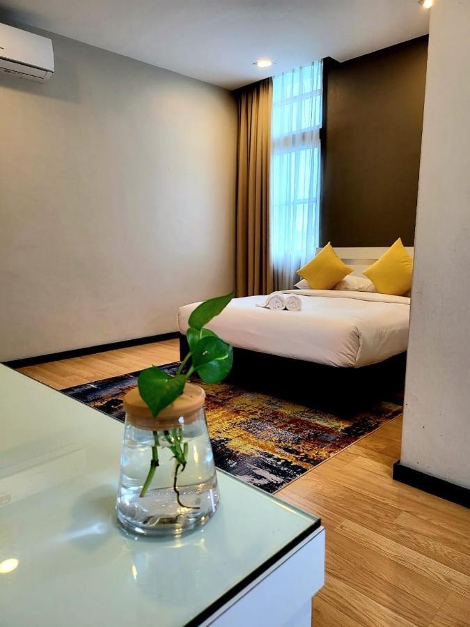 Lovita Hotel Куантан Екстериор снимка