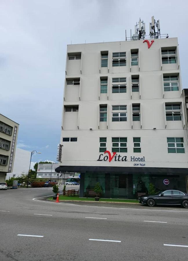 Lovita Hotel Куантан Екстериор снимка