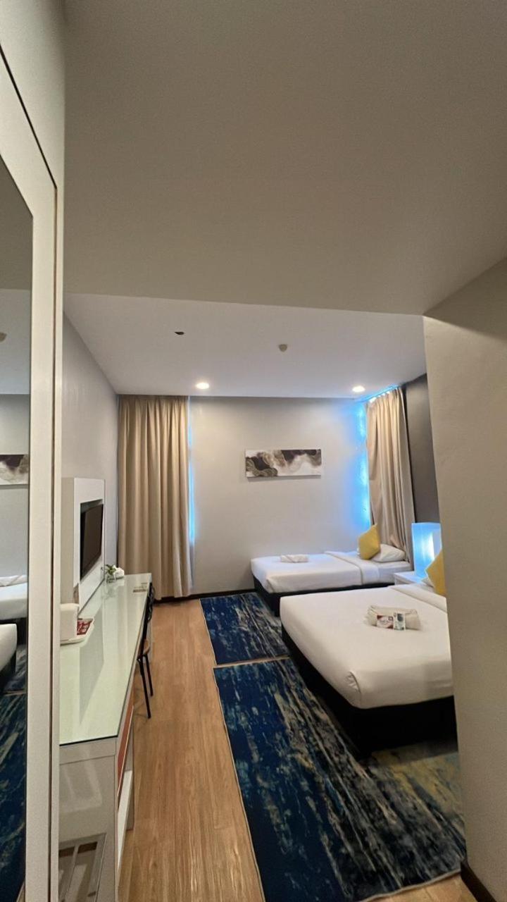 Lovita Hotel Куантан Екстериор снимка