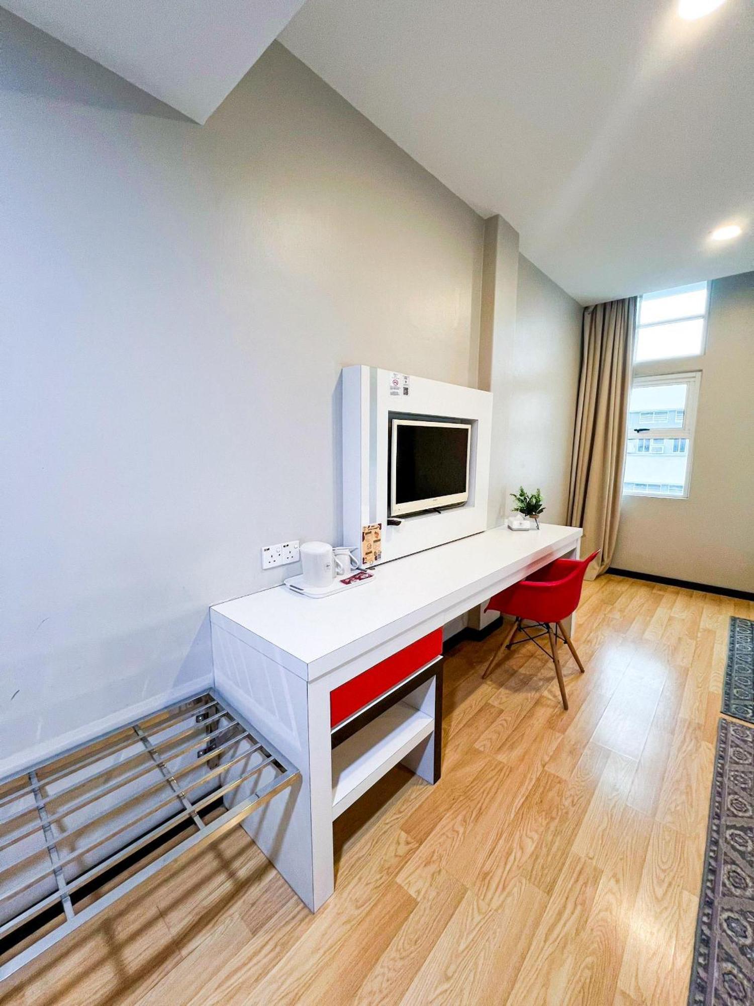 Lovita Hotel Куантан Екстериор снимка