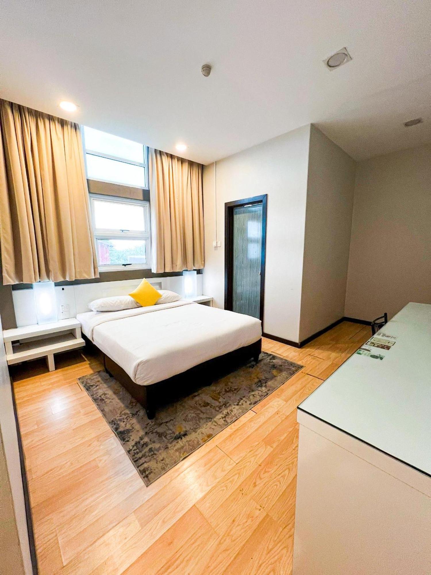 Lovita Hotel Куантан Екстериор снимка