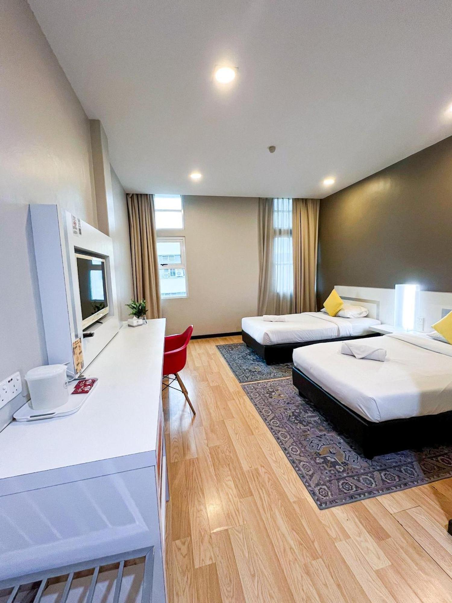Lovita Hotel Куантан Екстериор снимка