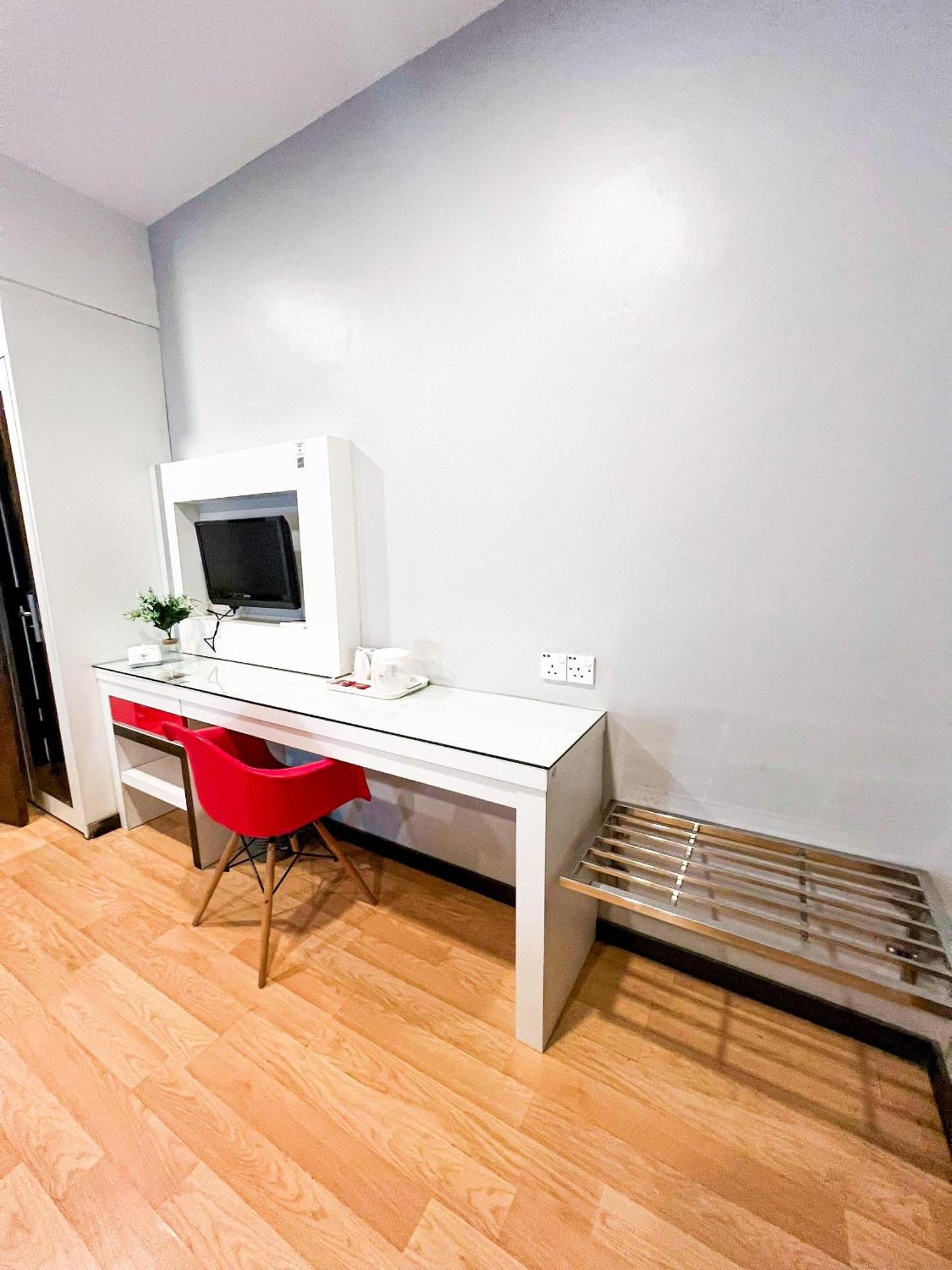 Lovita Hotel Куантан Екстериор снимка