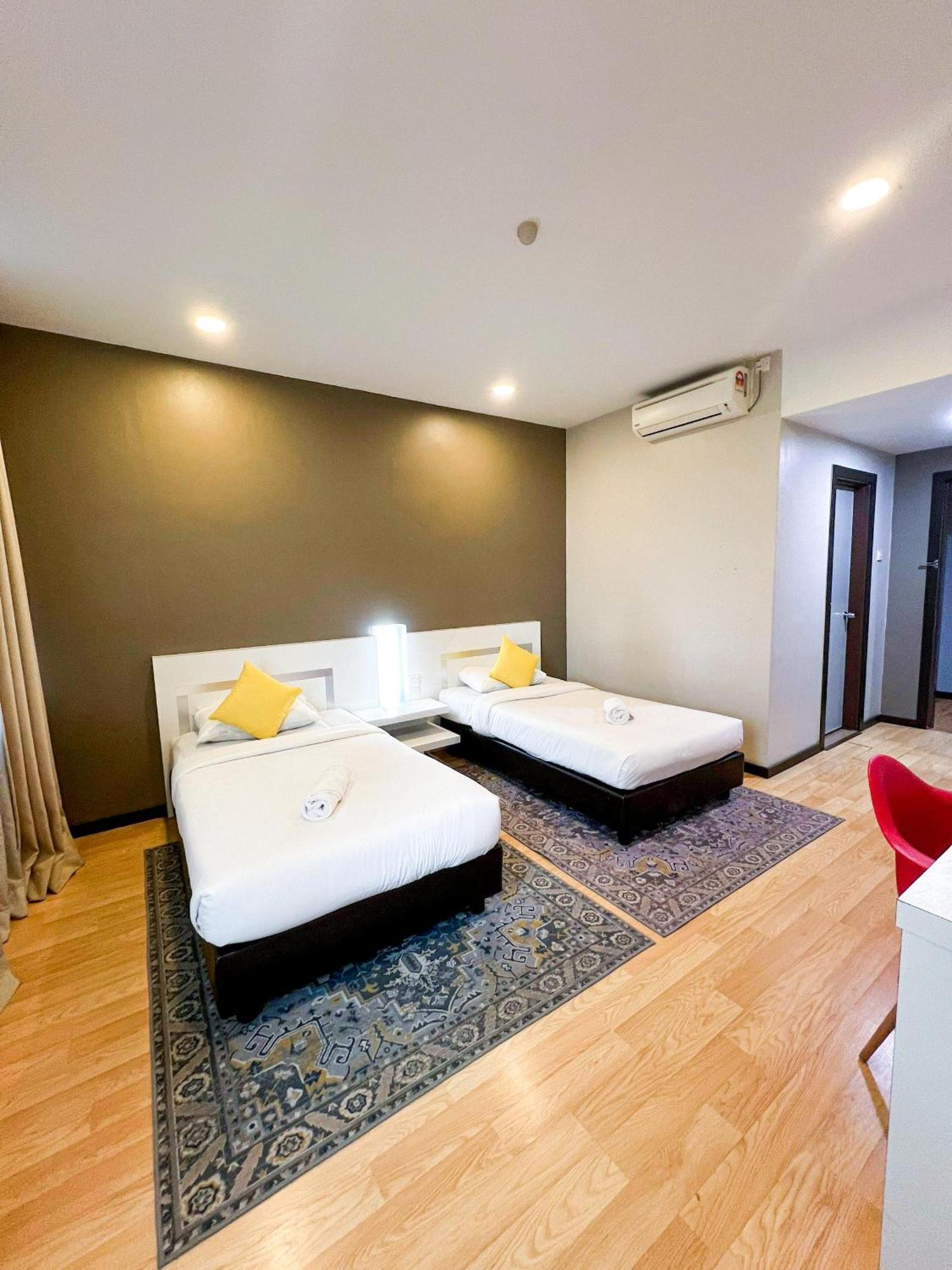 Lovita Hotel Куантан Екстериор снимка