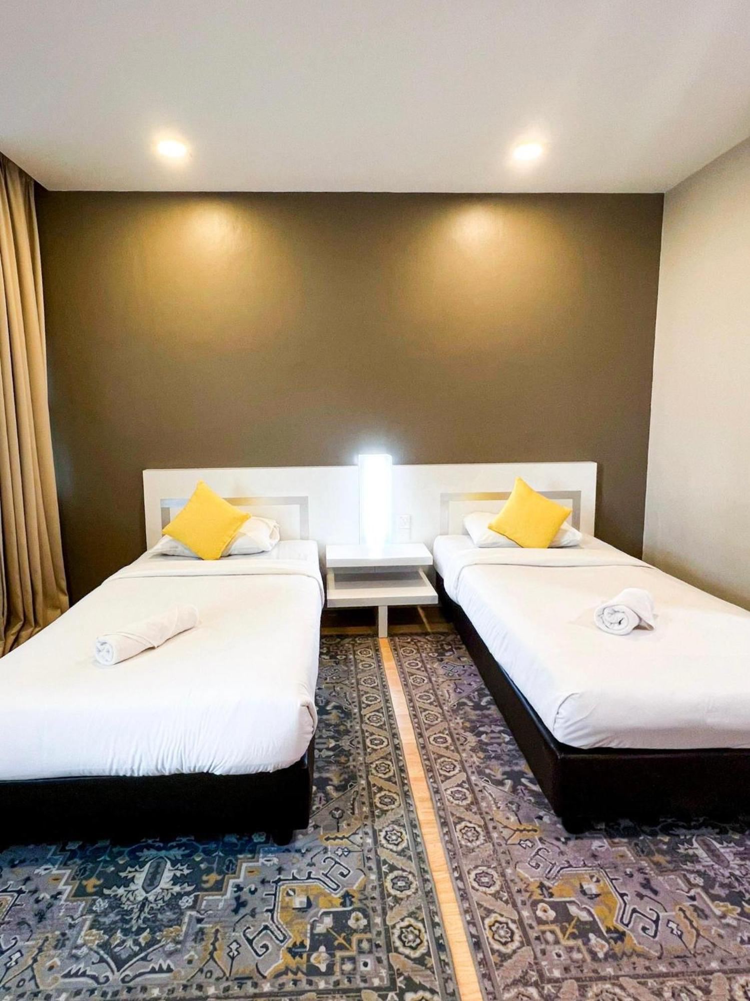 Lovita Hotel Куантан Екстериор снимка