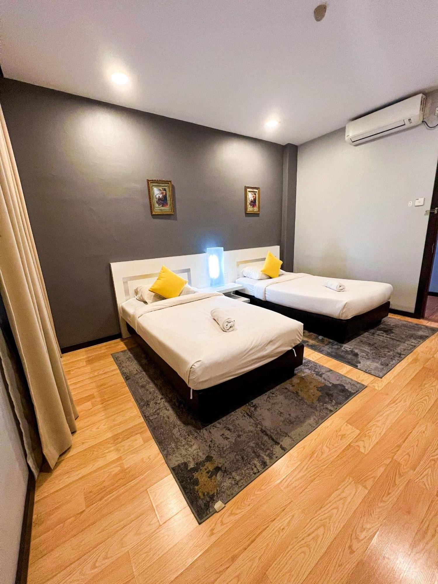 Lovita Hotel Куантан Екстериор снимка